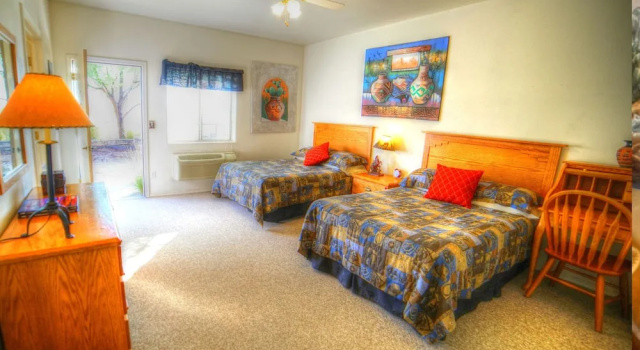Czteroosobowy suite z widokiem na góry Stagecoach Trails Guest Ranch