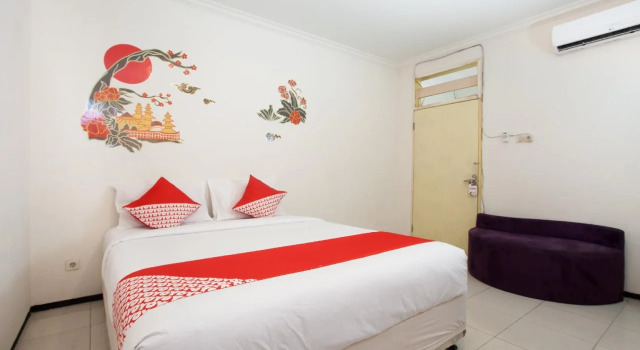 OYO 143 Dukuh Kupang Residence