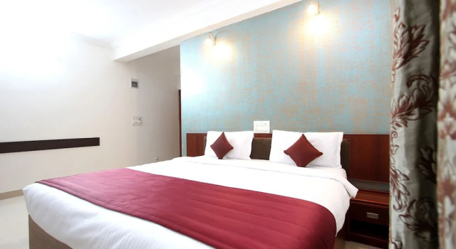OYO 9959 Hotel Varcity Ruby, Забронировать Отель Отели Бангалора с парковкой, рядом с Больница Манипал, Парковка
