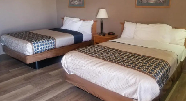 Четырёхместный номер Standard Satellite Inn