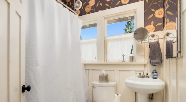Коттедж Deluxe Seattle Vacation Home: Montlake 7 Bedroom