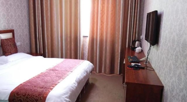 Yanshi 7 Star Express Hotel, Rezervați Hotel Hoteluri în Yanshi cu parcare, Parcare