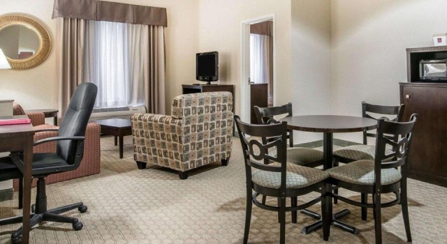 Люкс Spark by Hilton Vestal Binghamton University Area