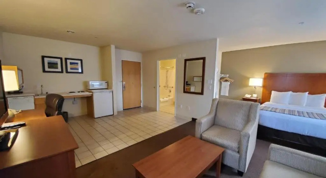 Двухместный люкс c 1 комнатой Country Inn & Suites by Radisson, Bend, OR