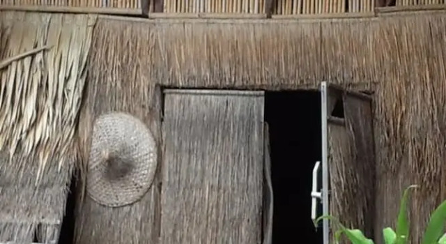 Кровать в общем номере New Phiman Riverview Guesthouse