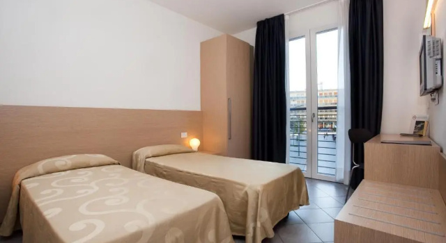 Трёхместный номер Hotel Eden