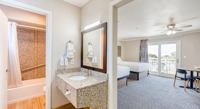 Четырёхместный номер Standard с частичным видом на океан Harbor House Inn