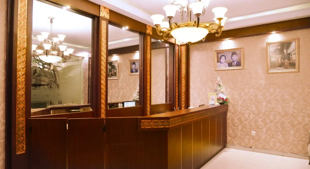 Grand Sahman Hotel, Boek Hotel Solo. Central Java