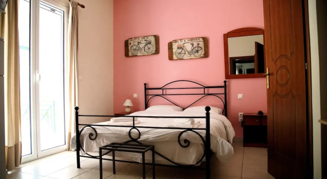 Студия с балконом и с видом на горы Tsertos Apartments