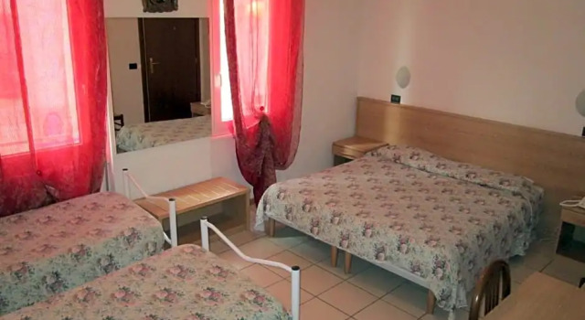 Трёхместный номер Standard Albergo Neni