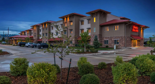 Кровать в общем номере Hampton Inn & Suites Boulder North