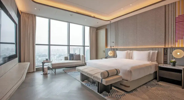 Номер Premium Crowne Plaza Huaihua by IHG