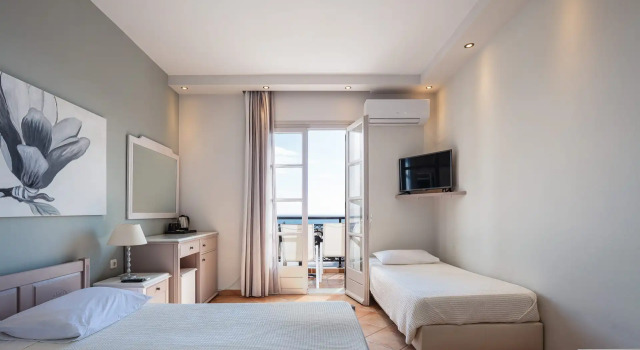 Трёхместный номер Standard с балконом и с видом на море Kavuras Village Hotel & Suites