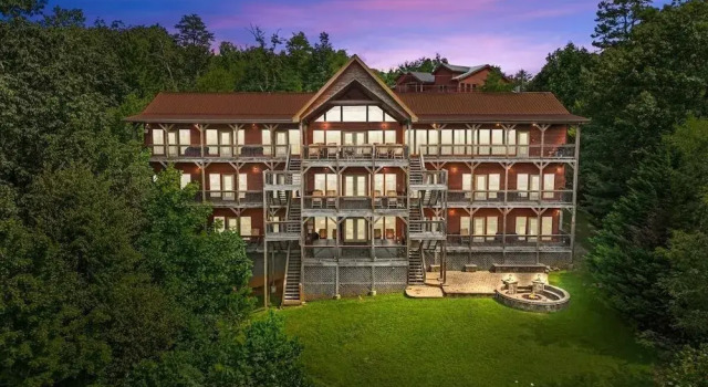 Номер Standard Gatlinburg Mansion 14 Bedroom Cabin by RedAwning