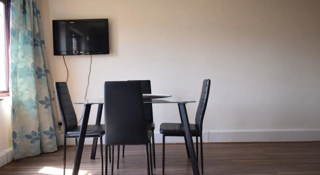 Comfortable 1 Bedroom Apartment in Battersea, Varaa Huoneisto Asunnot kohteessa Merseyside, Huoneisto
