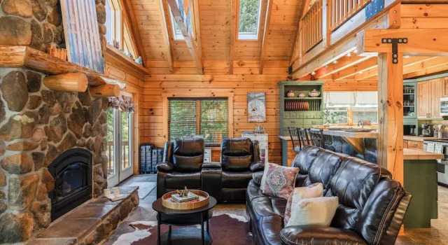 Forest Views, Hot Tub & Fireplace Minutes From Breckenridge Shangri-la Cabin by Avantstay, Prenota Casa vacanze Montgomery Reservoir Stati Uniti
