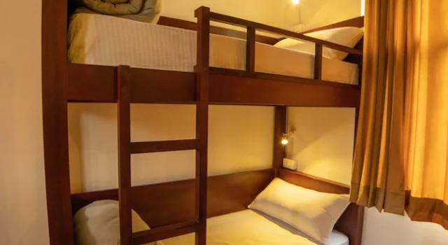 Кровать в общем номере (женский номер) с балконом Alt Life - Dharamkot - Hostel