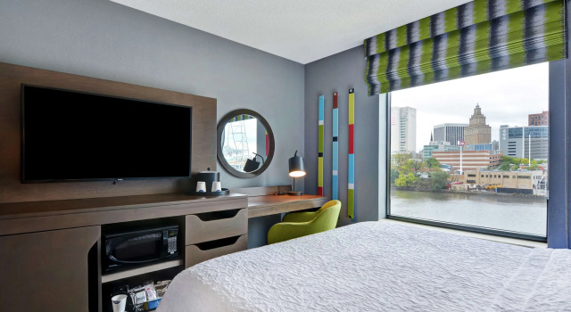 Hampton Inn & Suites Newark-Harrison-Riverwalk, Забронировать Отель Ньюарк North Jersey