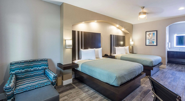 Четырёхместный номер Standard Econo Lodge Inn & Suites Houston NW-Cy-Fair
