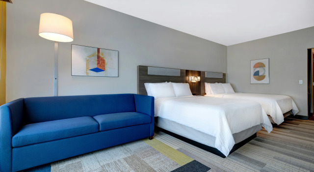 Holiday Inn Express & Suites - Glendale Downtown, Забронировать Отель Отели Глендейл с парковкой, рядом с Glendale Federal Savings Building, Парковка