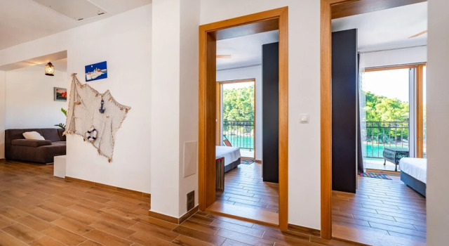 A3 - Beautiful Seafront apt w. Magnificent View, Varaa Hotelli Novigrad Kroatia