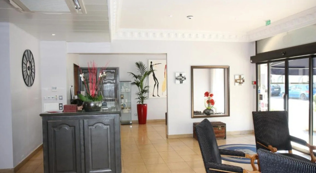Henry II Hotel