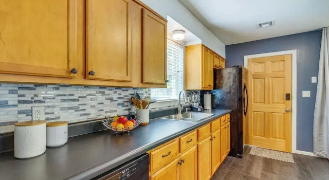 Коттедж Pet-friendly Pensacola Home w/ Sunny Backyard!
