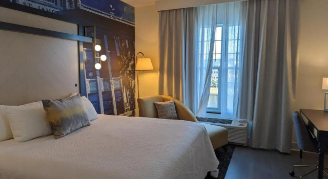 Люкс Hotel Indigo Jacksonville-Deerwood Park by IHG