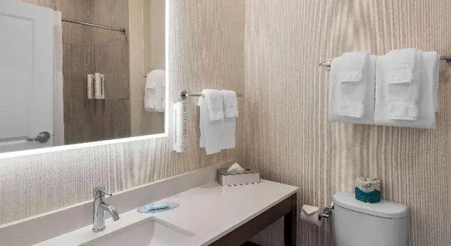 Четырёхместный номер Standard Clarion Pointe Mattoon near University
