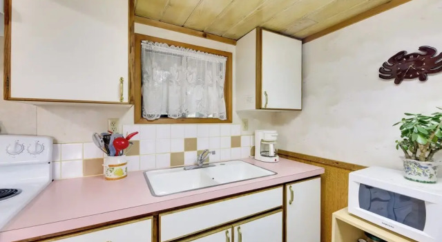 Sanderling Sea Cottages, Unit 1 With Deck!, Buchen Sie Ferienhaus San Marine USA