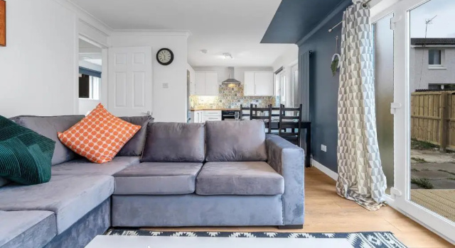 Cheerful Stays - Livingston - 4 Bedroom 3 Bath Home