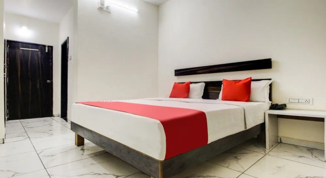 Oyo 30651 Hotel Meridian