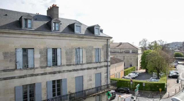 Appartement Refait à Neuf/centre Ville/clim, Rezerwuj Apartament Hotele w White Perigord z basenem, Basen