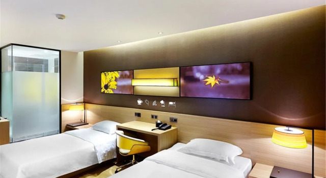 Home Inn Plus (Xiaobailou Metro Station, Nanjing Road, Fifth Avenue, Tianjin)
