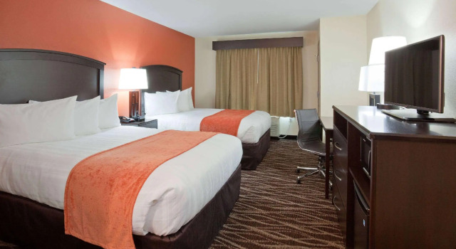 Четырёхместный номер Standard AmericInn by Wyndham Waupun