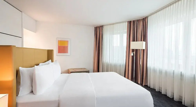 Люкс Deluxe Main Plaza Suite Tower
