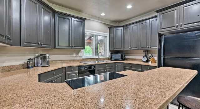 Апартаменты Renovated Condo 8 Miles to Snowbasin Ski Resort!