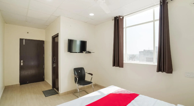 OYO 78570 Flagship Hotel Golden Rays, Забронировать Отель Фаридабад штат Харьяна