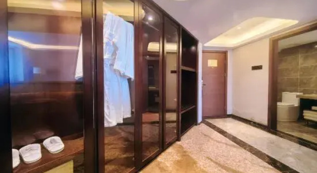 Семейный люкс Business Ruicheng Hotel