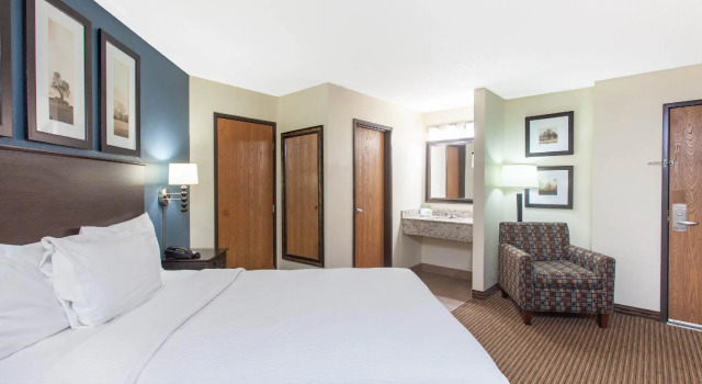 Двухместный номер Deluxe AmericInn by Wyndham Mankato Event Center near MSU