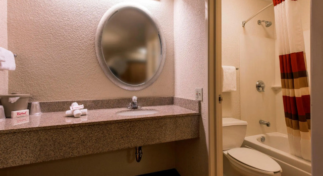 Четырёхместный номер Standard Red Roof Inn Mystic - New London
