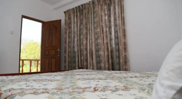 Трёхместный номер Deluxe с балконом Hotel  Whitehouse