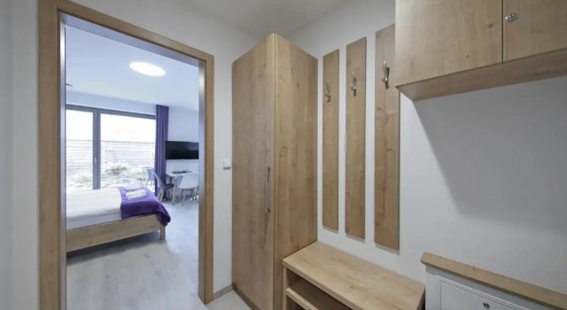 Apartmány Terasy Café, Book Hotel Hoteller i Jizera Mountains med parkering, Parkering