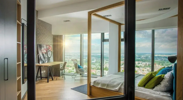 Люкс Superior Apartamenty Sky Tower z Jakuzzi Przy Oknie by BQQK