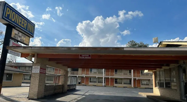 Pioneer INN, Забронировать Отель Отели Аркадельфия с парковкой, Парковка