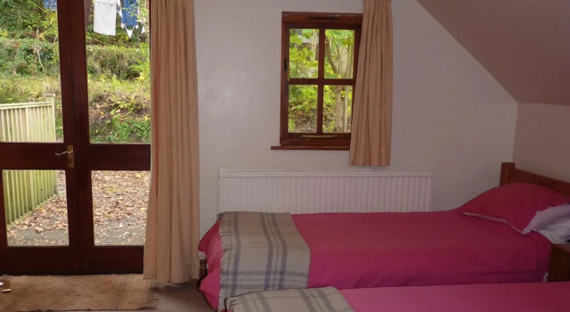 Ceridwen Centre, Book Hotel Llangeler Glamorgan
