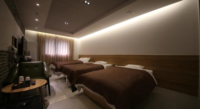 Hotel Moon Cheonan ShinBuldang, Buchen Sie Hotel Cheonan Chungcheongnam-Do