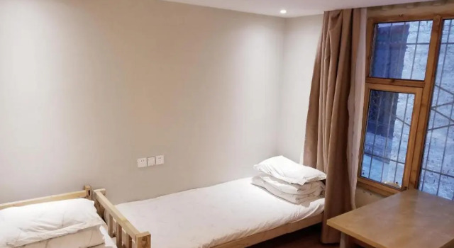 Łóżko w pokoju wieloosobowym Fengma Feiyang Hostel