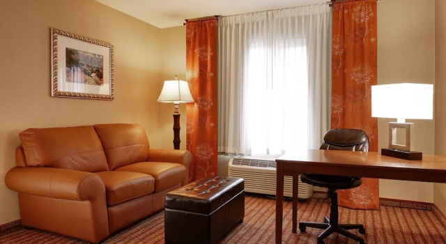 Четырёхместный номер Standard Phoenix Inn Suites Albany