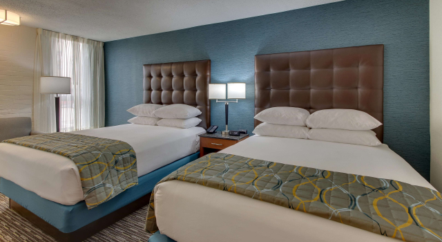 Четырёхместный номер Deluxe Pear Tree Inn St. Louis Airport